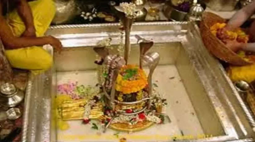 महंगाई की मार शिव भक्तों पर पड़ी भारी, श्री काशी विश्वनाथ मंदिर ने बढ़ाया आरती व दर्शन का शुल्क