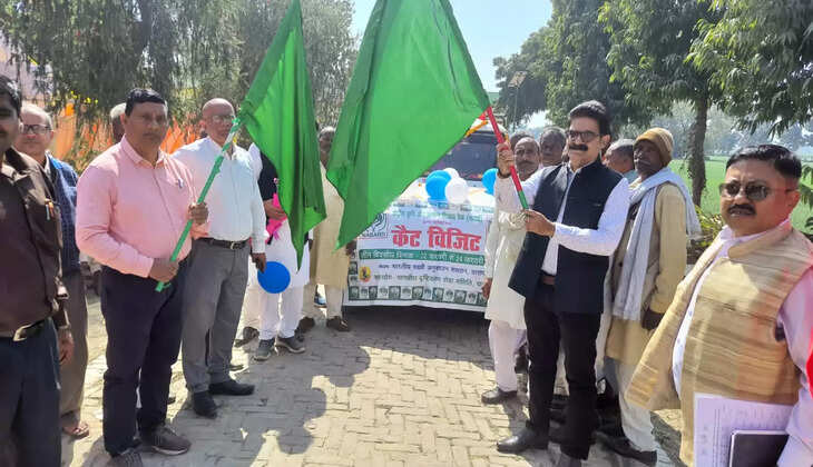 चंदौली के 25 किसानों का दल प्रशिक्षण हेतु भारतीय सब्जी अनुसंधान केन्द्र के लिए रवाना