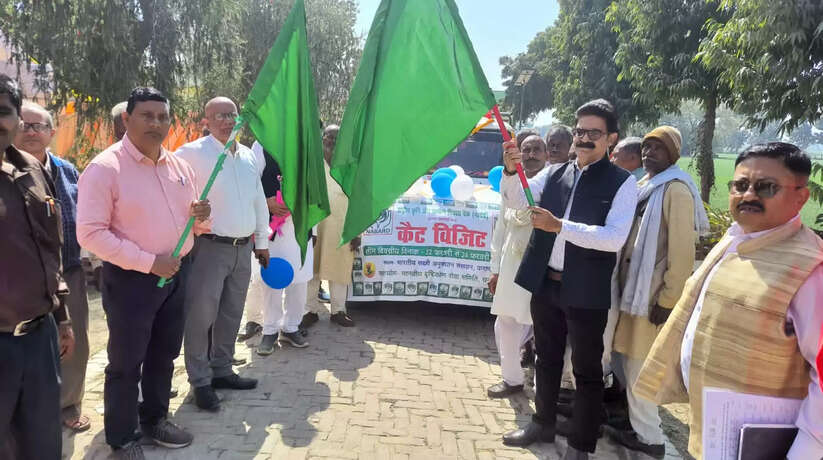 चंदौली के 25 किसानों का दल प्रशिक्षण हेतु भारतीय सब्जी अनुसंधान केन्द्र के लिए रवाना
