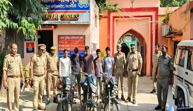 चोरी की तीन मोटरसाइकिल के साथ पांच गिरफ्तार