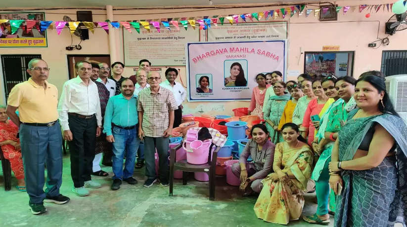 Distribution of daily use items in old age home by Bhargava Mahila Sabha Varanasi.