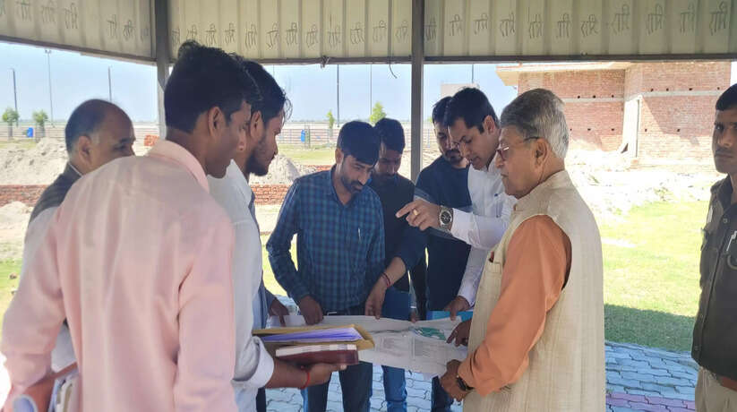 Ayodhya News: विधायक अयोध्या ने गुप्तार घाट पर चल रहे निर्माण कार्यों का किया निरीक्षण