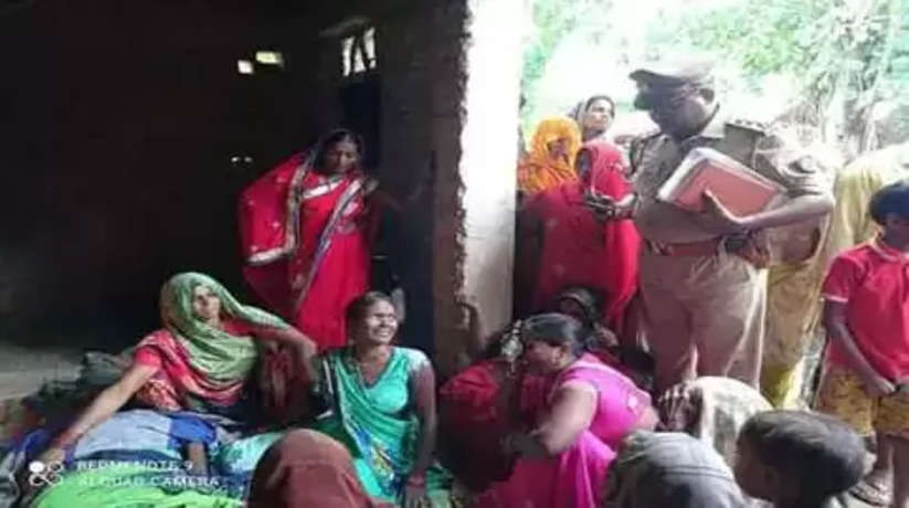 मिर्जापुर: मिट्टी की दीवार के मलबे में दब जाने से महिला की मौत