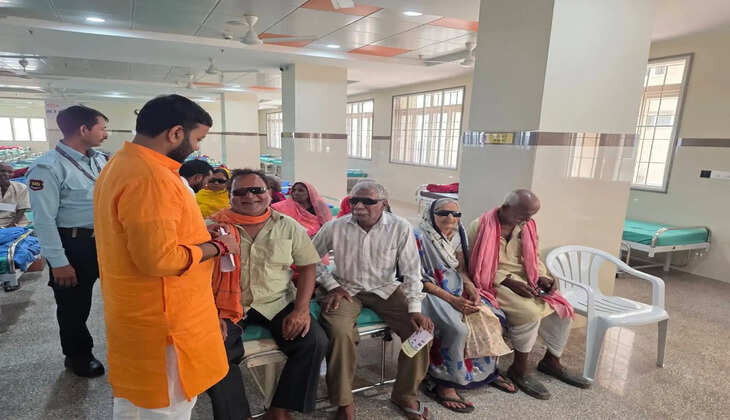 अम्बरीश सिंह भोला&nbsp;ने अस्पताल पहुंचकर मरीजों का जाना हाल, निःशुल्क मोतियाबिंद शिविर में हुए सफल ऑपरेशन