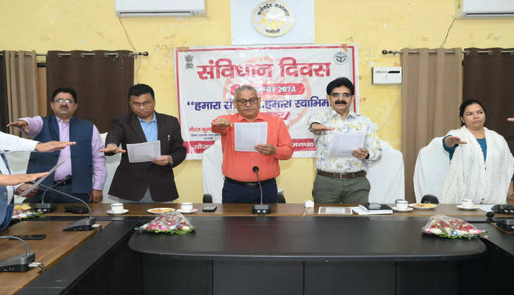 चंदौली कलेक्ट्रेट सभागार में संविधान दिवस का हुआ भव्य आयोजन