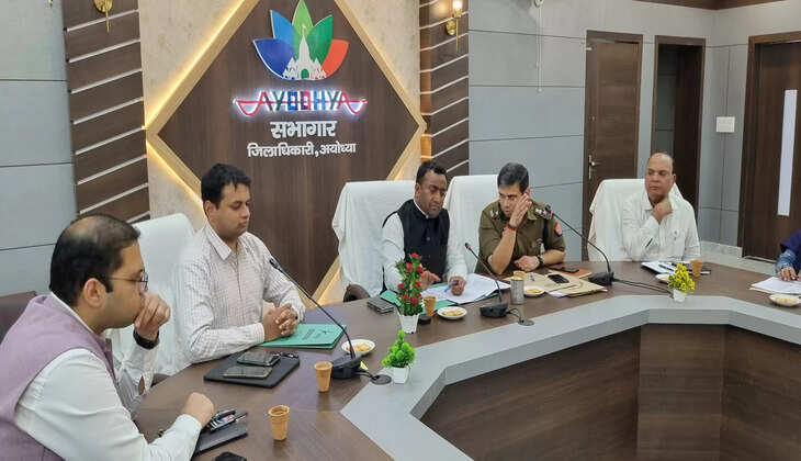 Ayodhya News:&nbsp;होली के पर्व को सकुशल एवं शांतिपूर्ण ढंग से संपन्न कराने डीएम नीतीश कुमार की अध्यक्षता में अधिकारियों की बैठक संपन्न