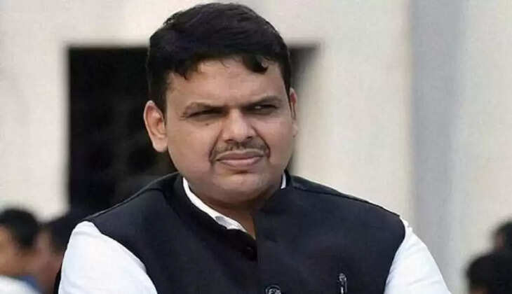 इन दिनों कई नेता कोरोना की चपेट में आ रहे हैं. पिछले दिनों कांग्रेस पार्टी की राष्ट्रीय महासचिव प्रियंका गांधी वाड्रा कोरोना संक्रमित हो गई. इससे पहले पार्टी की अंतरिम अध्यक्ष सोनिया गांधी को कोरोना हो गया था. इसके अलावा कांग्रेस के कई नेता वायरस की चपेट में आ गए हैं. राहत की बात ये है कि वायरस इस बार ज्यादा खरनाक नहीं दिख रहे हैं.  महाराष्ट्र में बढ़ रहे हैं केस महाराष्ट्र में शनिवार को कोरोना वायरस संक्रमण के 1,357 नए मामले सामने आए और महामारी से एक शख्स की मौत हो गई. एक दिन पहले यहां कोरोना के 1,134 केस आए थे और 3 मरीजों की मौत हो गई थी. बता दें कि महाराष्ट्र में पिछले तीन दिनों से लगातार एक हजार से अधिक मामले सामने आ रहे हैं.  मुंबई में सबसे ज्यादा मामले शनिवार को अकेले मुंबई से 889 केस आए.  यहां  जून में पहले 4 दिन में ही वायरस के संक्रमण ने सारे रिकॉर्ड तोड़ दिए. अब तक इस महीने यहां 3,095 केस आए हैं. आंकड़ों के मुताबिक पूरे महाराष्ट्र में 60 फीसदी केस अकेले मुंबई से ही आ रहे हैं.