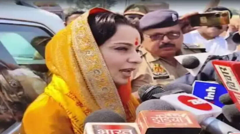 Ayodhya News: बॉलीवुड अभिनेत्री कंगना रनौत ने गुरुवार को अयोध्या पहुंच कर किया रामलला का दर्शन