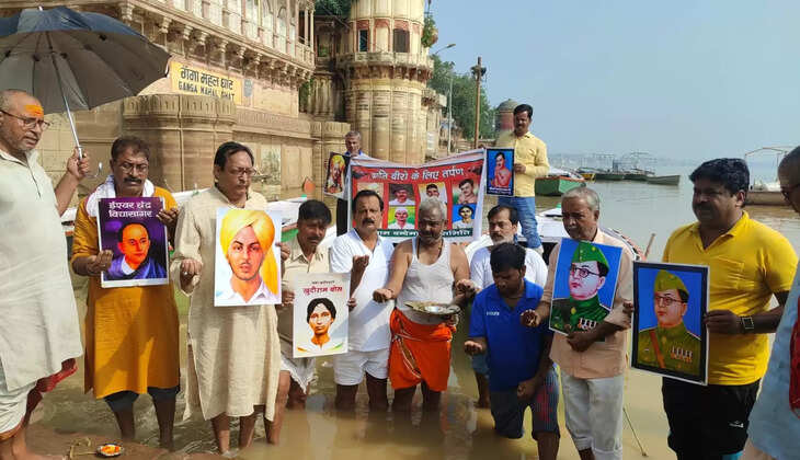 पितृपक्ष मास&nbsp;में अस्सी घाट पर&nbsp;वीर सपूतों के लिए किया गया तर्पण
