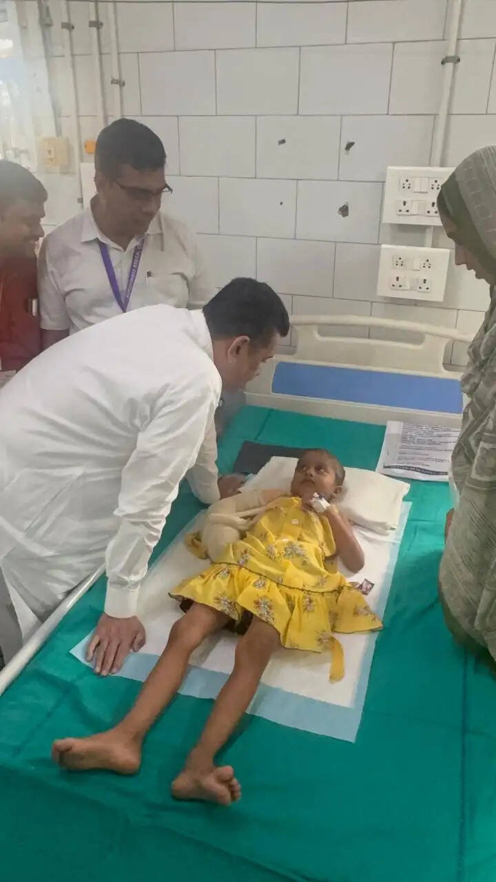 उन्होंने कहा कि हादसे में प्रभावित सभी परिवारों को हर आवश्यक सहायता उपलब्ध कराने के लिए प्रयास किए जाएंगे। साथ ही मृतकों के परिजनों और घायलों के परिवारों को आर्थिक सहयोग देने का भी आश्वासन दिया।