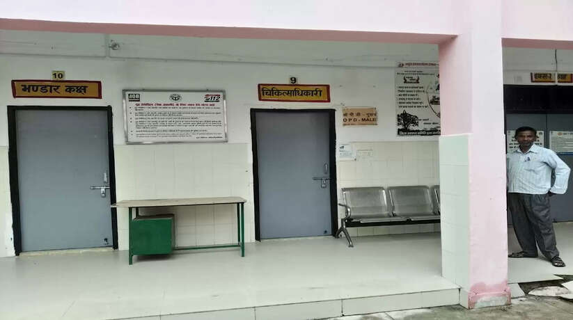 गोरखपुर: सीएचसी में डाक्टरों की है भारी कमी, सात की जगह तीन डाक्टर चला रहे सीएचसी 