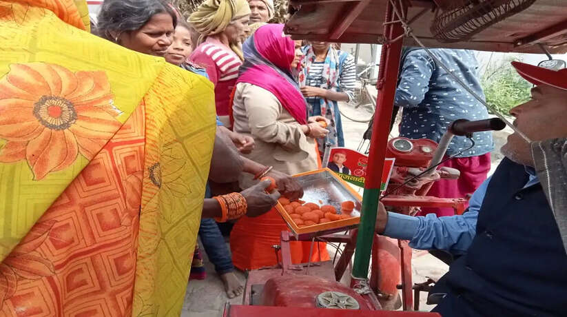 Ayodhya News: लड्डू के साथ PDA इंडिया गठबंधन का गांव गांव जश्न