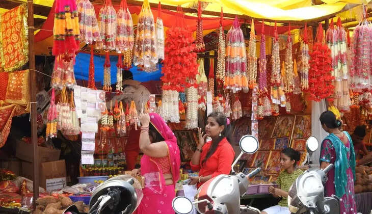 वाराणसी में नवरात्र की धूम, पूजा सामग्री के बाजार में बढ़ी रौनक