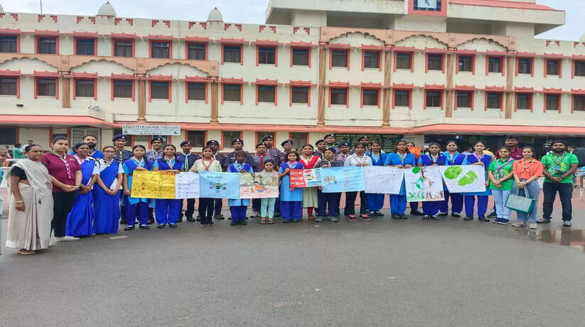 वाराणसी जन सम्पर्क विभाग पूर्वोत्तर रेलवे द्वारा किया गया Quiz Competition & Poster Making Competition का आयोजन