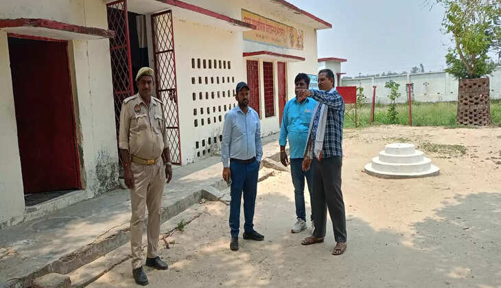 सहजनवां में नायब तहसीलदार ने किया परिषदीय विद्यालयों का निरीक्षण