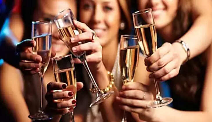 लड़कियां भी पीती हैं शराब, उनकी पसंद में शामिल होती हैं ये ड्रिंक्स