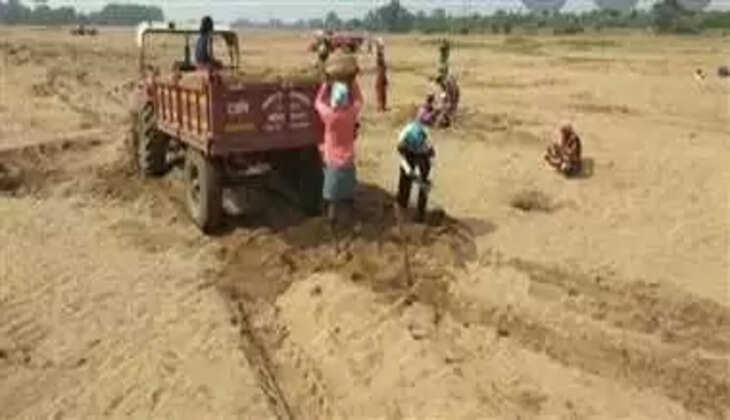 Cg news:&nbsp;सड़कों पर मौत बनकर दौड़ रहे नौसीखिए ड्राइवरों के ट्रैक्टर