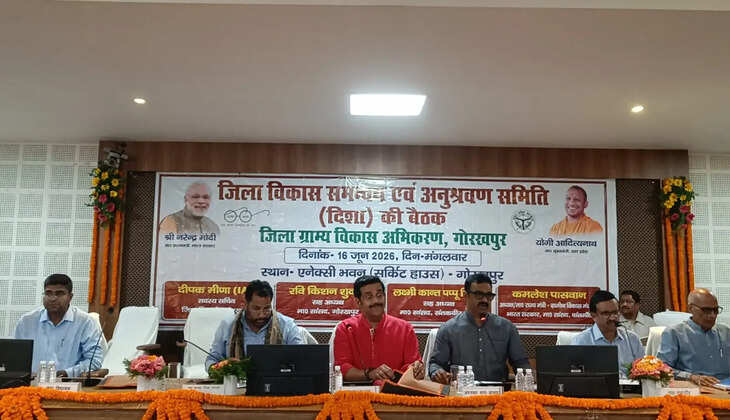 DISHA Meeting, Kamlesh Paswan, Ravi Kishan, Gorakhpur News, District Development Coordination Committee, Deepak Meena, Mayor Manglesh Srivastava, MGNREGA, PM Awas Yojana, Jal Jeevan Mission, Ayushman Bharat, PM Kisan Samman Nidhi, Development Schemes, Public Welfare Projects, UP News