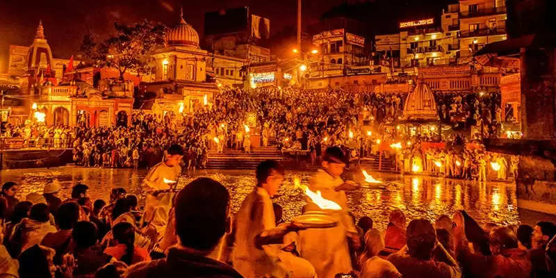 Dev Diwali 2022: काशी में ही देव दिवाली क्यों मनाई जाती है, क्या है इसके पीछे की कहानी?