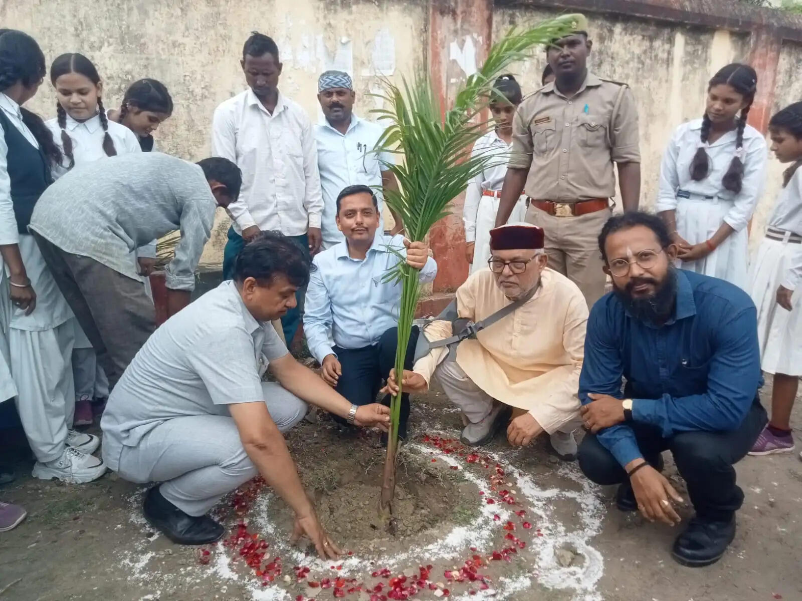 'एक पेड़ मां के नाम' अभियान से पर्यावरण संरक्षण का दिया गया संदेश​​​​​​​