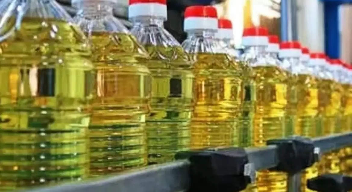 Cooking Oil Price in India News: खाद्य तेल की कीमतों में सीधे 20 रुपए की कटौती