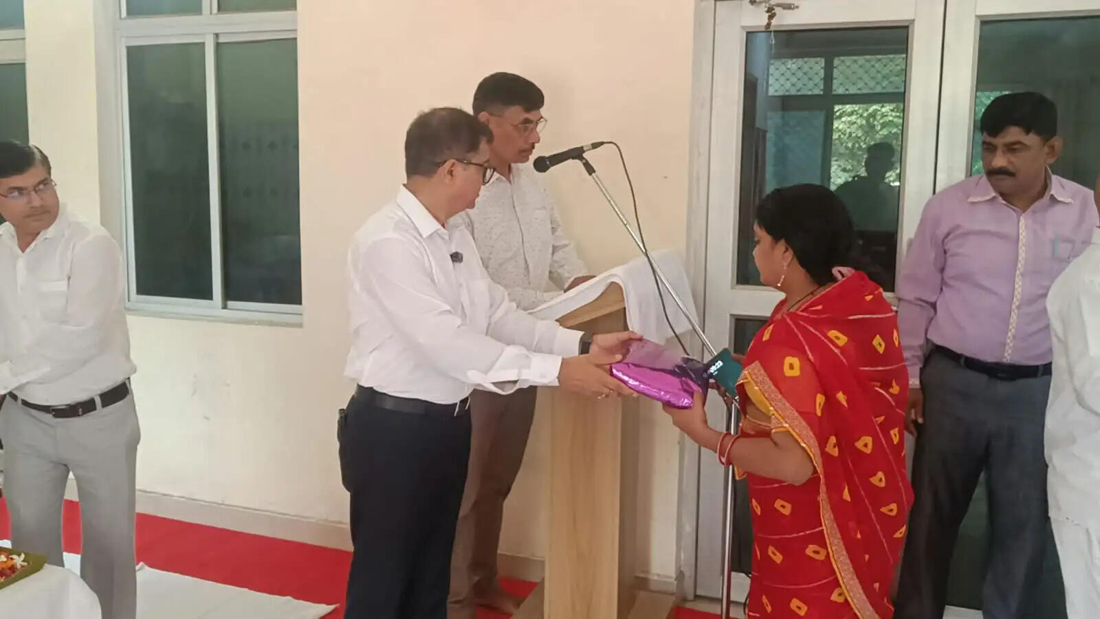 एडीजी जोन राम कुमार ने कार्यालय में किया ध्वजारोहण​​​​​​​