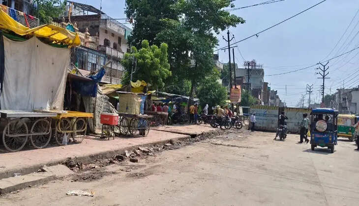 मुगलसराय में सब्जी कारोबारियों की हड़ताल जारी, स्थायी मंडी समेत तीन मांगों को लेकर धरना