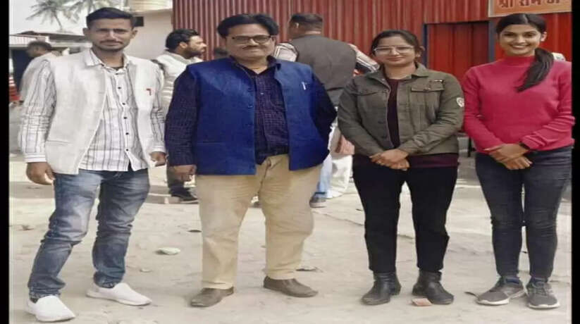 Ayodhya News: पत्रकार अभिनव आनन्द सिंह को दैनिक भास्कर समूह के सम्पादक ने सूर्यतिलक खबर के लिए किया पुरुस्कृत