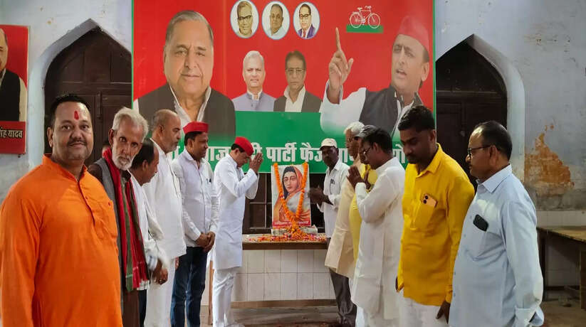 Ayodhya News: सपा कार्यालय पर मनाई गई अहिल्याबाई होलकर की जयंती