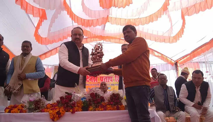 अपना बताकर वोट लेने वाले 5 साल तक दिखाई नहीं देते : दिनेश प्रताप सिंह