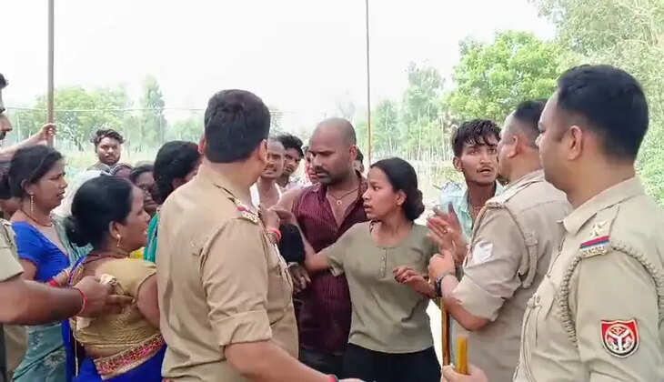 गोरखपुर के पिपराइच क्षेत्र में मां के ब्रह्मभोज के दौरान खर्च को लेकर हुए विवाद में बड़े भाई ने छोटे भाई को गोली मार दी। सगाई के एक महीने बाद युवक की मौत से परिवार में मातम छा गया।