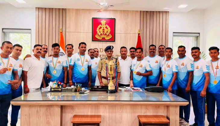 &nbsp;गोरखपुर जोन पुलिस फुटबॉल टीम बनी अंतरजोनल चैंपियन, गोल्ड मेडल पर किया कब्जा