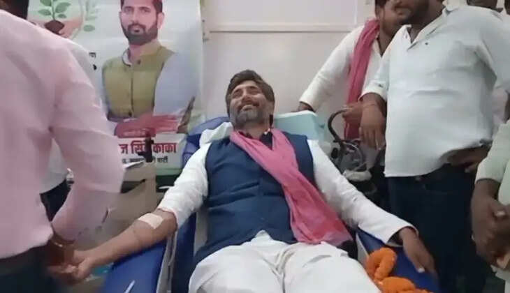 सपा ने अखिलेश यादव के जन्मदिन की पूर्व संध्या पर लगाया रक्तदान शिविर, 53 यूनिट रक्तदान का रखा लक्ष्य