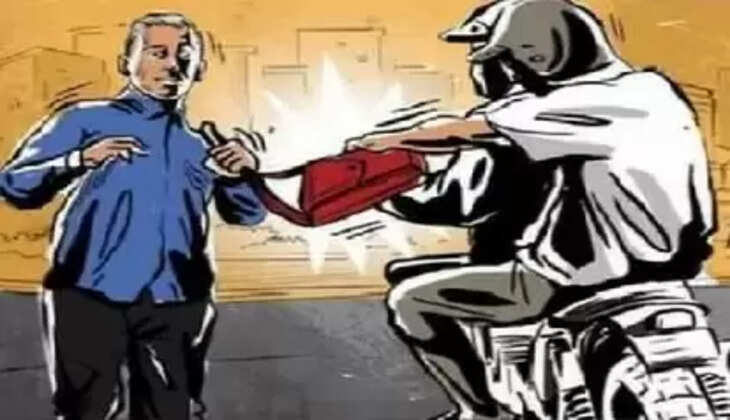 Varanasi Crime: बाईक सवार&nbsp;बदमाशों ने&nbsp;व्यवसायी से लूटी चेन, विरोध करने पर किया हमला, पुलिस जांच में जुटी