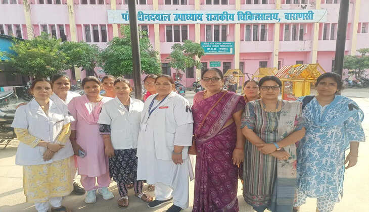 राजकीय नर्सेस संघ का चरणबद्ध आंदोलन शुरू, काली पट्टी बांधकर नर्सिंग कर्मियों ने जताया विरोध
