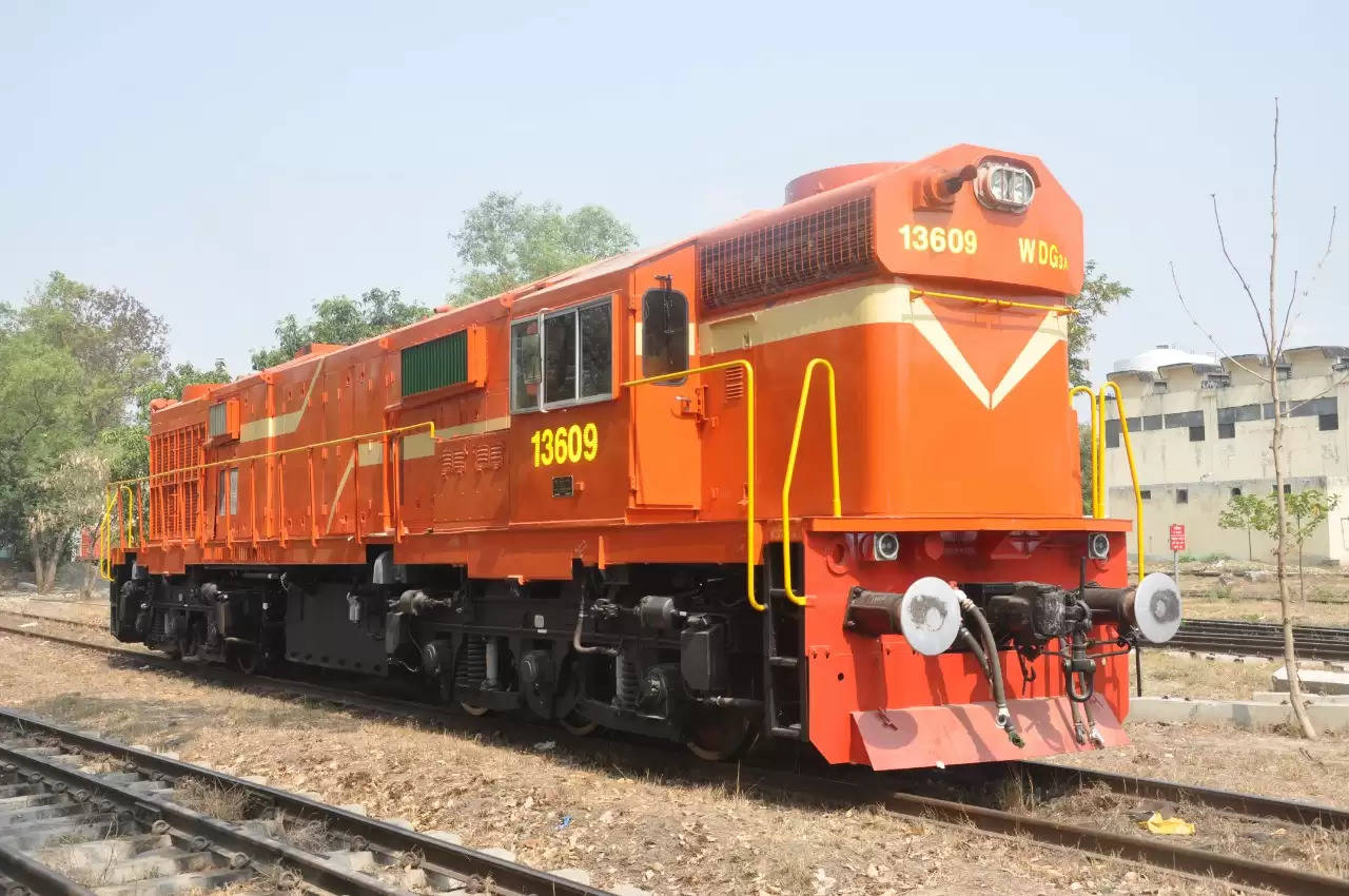 Varanasi: Bareka receives supply order of 14 diesel locomotives from non-railway customers