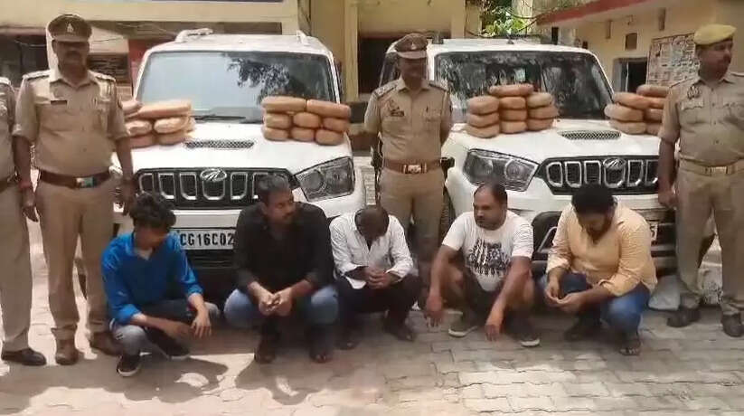 चंदौली में लगभग 10 लाख रुपये का गाँजा बरामद, पुलिस ने 5 तस्करों को किया गिरफ्तार
