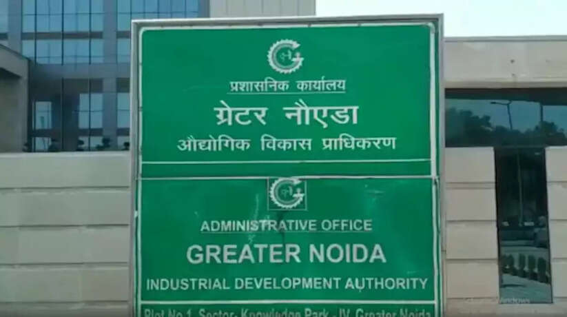 सुप्रीम कोर्ट के एक फैसले से नोएडा में फ्लैट खरीदारों को डरा दिया है