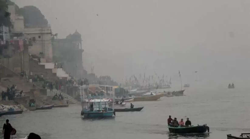 Aaj Ka Mausam: वाराणसी में बूंदाबांदी से बदला मौसम का मिजाज, अभी और बढ़ेगी ठंड