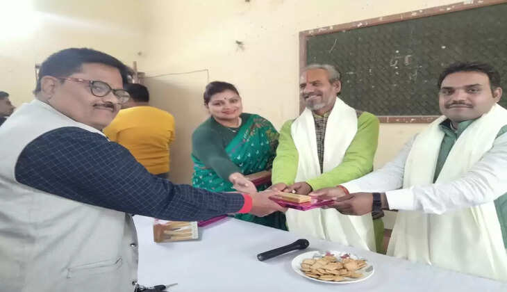Ayodhya News: अधिवक्ता श्वेता राज सिंह ने प्रेस क्लब अयोध्या में किया पत्रकार सत्कार