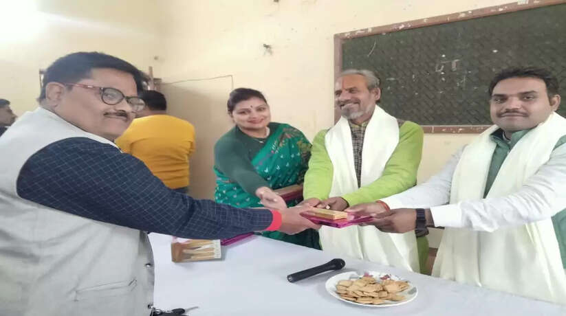 Ayodhya News: अधिवक्ता श्वेता राज सिंह ने प्रेस क्लब अयोध्या में किया पत्रकार सत्कार