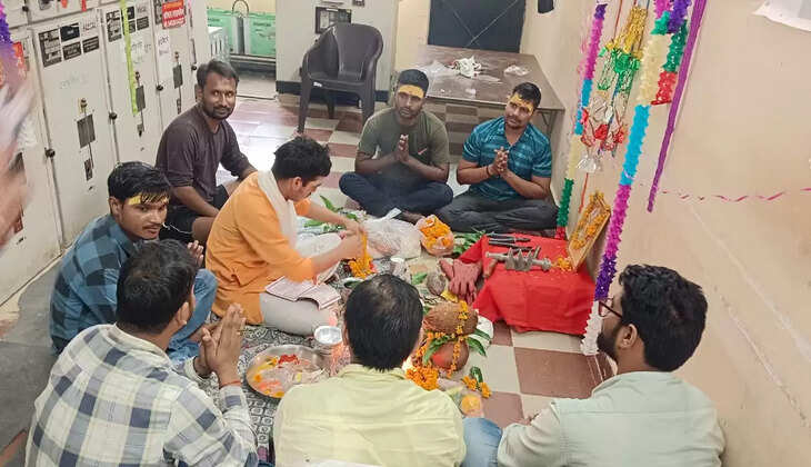 Varanasi News: विश्वकर्मा पूजा बड़े ही धूमधाम से मनाया गया&nbsp;