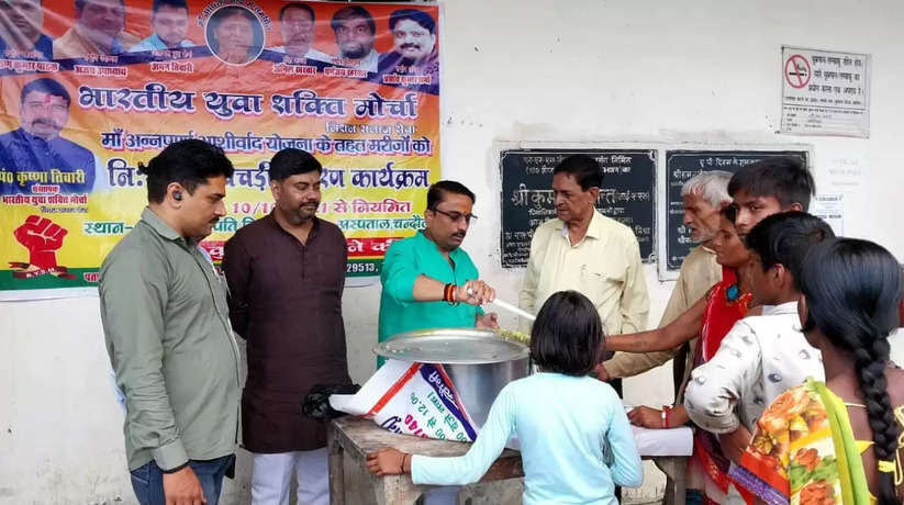 Khichdi distribution done by Bhartiya Yuva Shakti Morcha to the patients at Heritage Hospital.