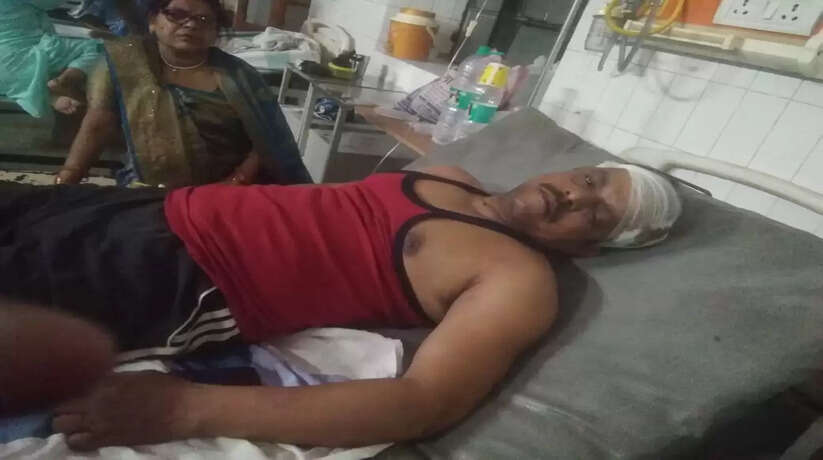 Varanasi News: वाराणसी में चेतगंज थाना अंतर्गत गुमती हटाने को लेकर मार पीट