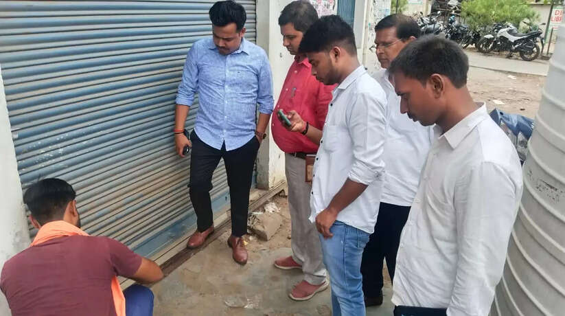 Chanduli News: चकिया SDM कुंदन राज कपूर ने की छापेमारी, छापेमारी के बाद मचा हड़कंप