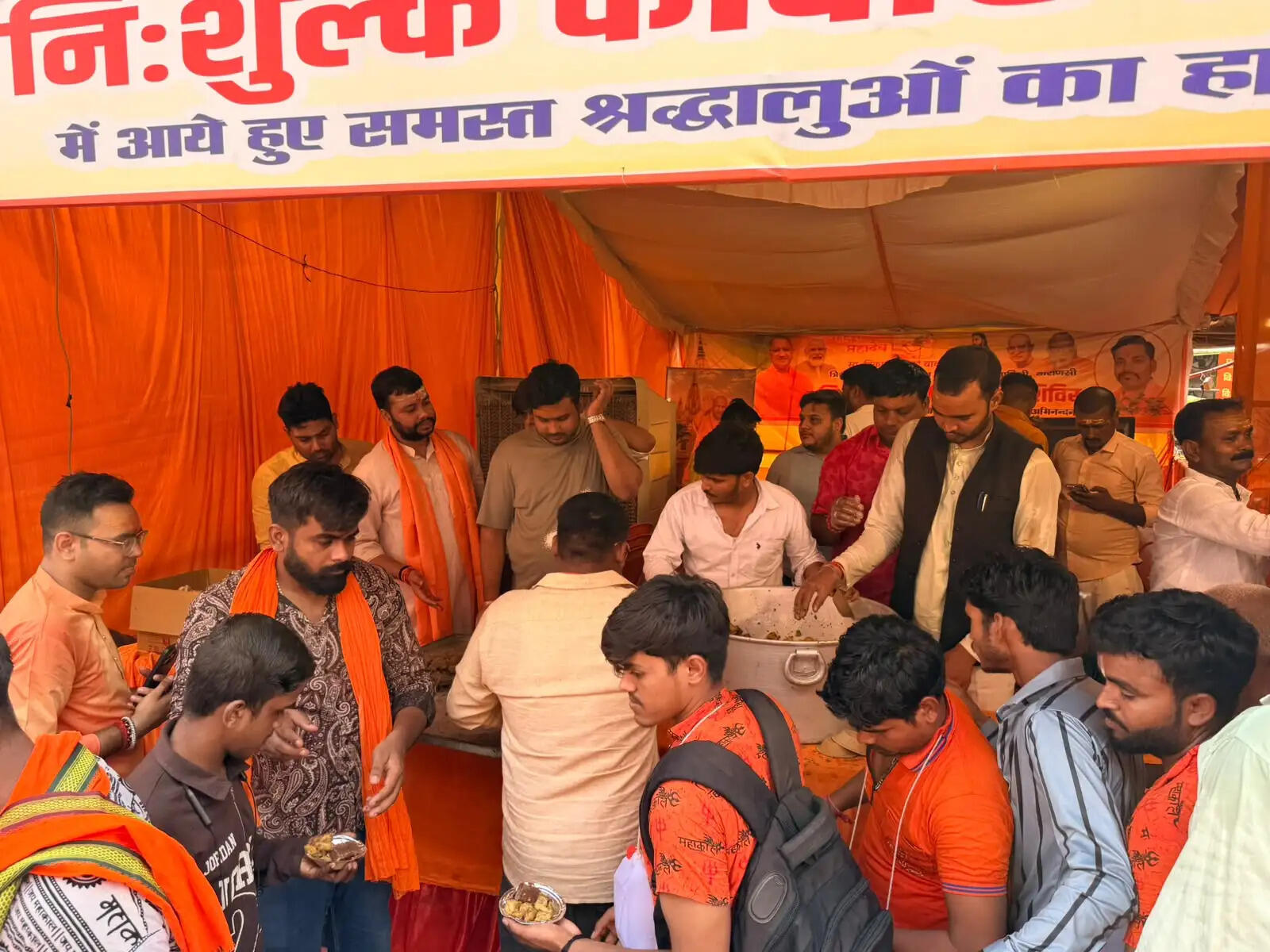 सेवा शिविर का आयोजन केवल सावन के दूसरे सोमवार तक सीमित नहीं रहेगा। आयोजकों के अनुसार, यह शिविर पूरे सावन माह तक संचालित किया जाएगा। इसका उद्देश्य बाबा विश्वनाथ के दर्शन के लिए आने वाले कांवड़ियों और अन्य श्रद्धालुओं को आवश्यक सुविधाएं उपलब्ध कराना है।