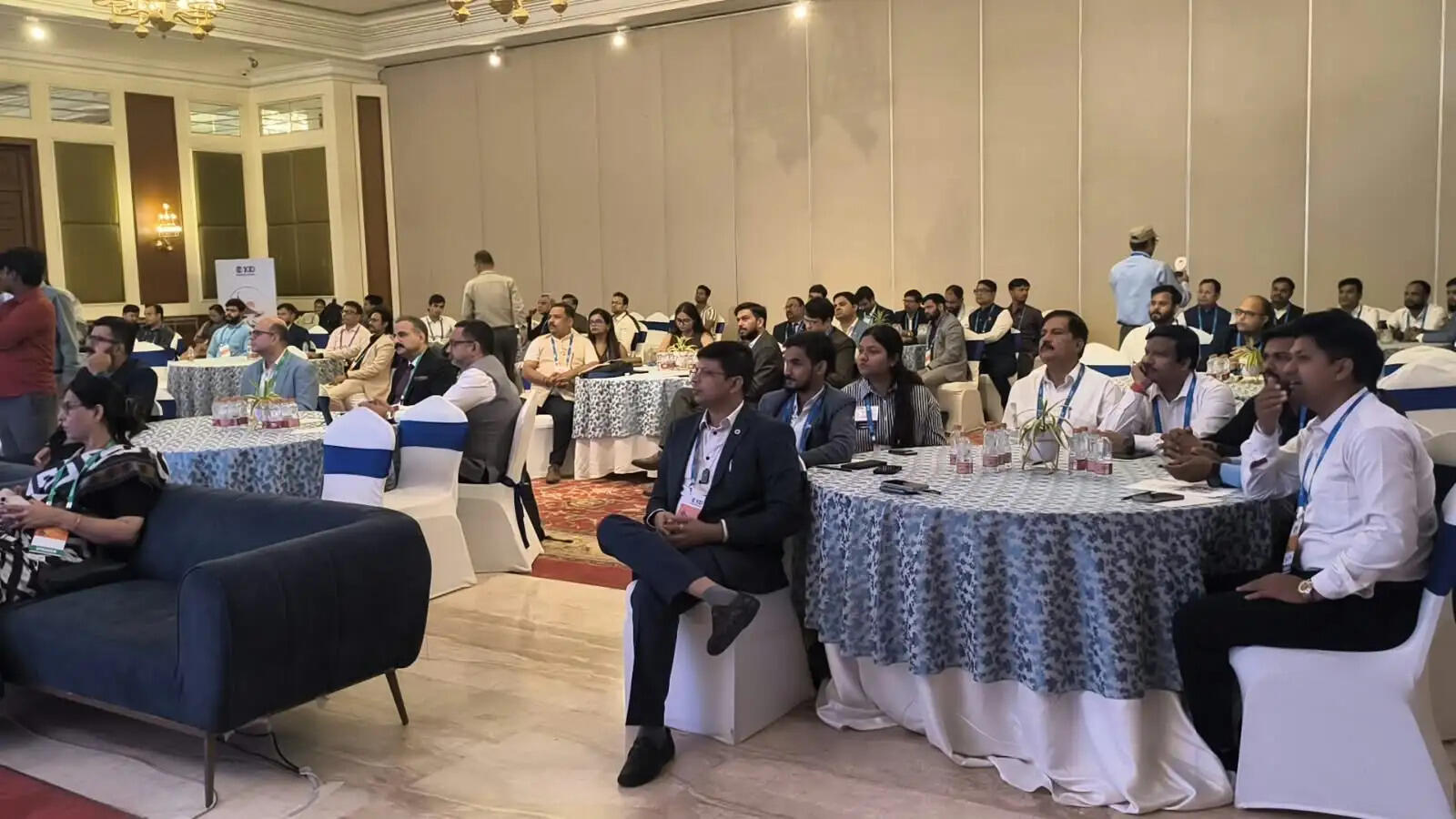 कार्यक्रम में आर्किटेक्ट एवं आर्क ग्रुप के चेयरमैन ऋषभ चंद्र जैन ने कहा कि वाराणसी के विकास के साथ इसकी प्राचीन विरासत, पुरानी गलियों और ऐतिहासिक भवनों को बचाना भी जरूरी है। इसके लिए सरकार, प्रशासन, स्थानीय लोगों और उद्योग जगत को मिलकर काम करना होगा।