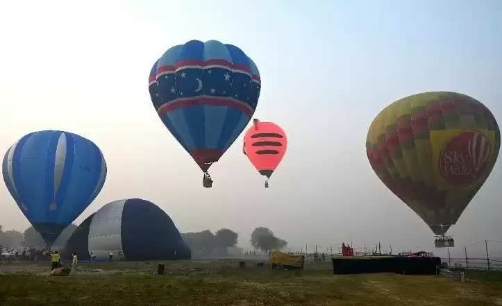 Hot air balloon program: वाराणसी में 17 से 20 जनवरी तक हॉट एयर बैलून कार्यक्रम, बोट रेस का भी होगा आयोजन