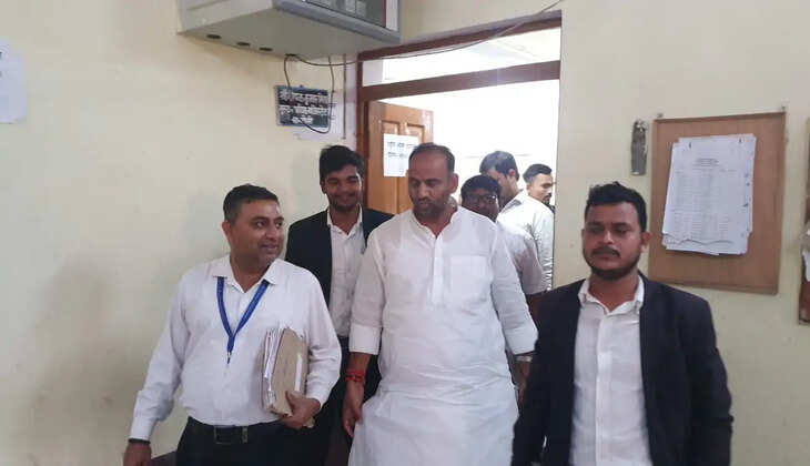 NBW के बाद सीजेएम कोर्ट में हाजिर हुए सपा नेता मनोज डब्लू