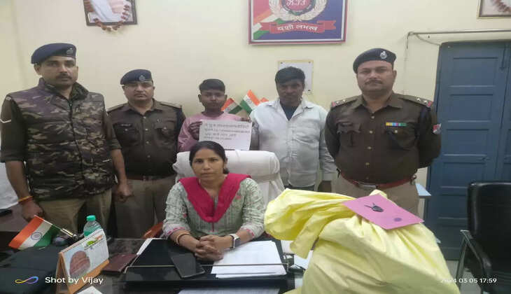 Varanasi News: रेल परिक्षेत्र के जलालीपूरा स्थित कबाड़ की दुकान से दो व्यक्तियों को रेल सम्पत्ती बेचते और खरीदते हुए